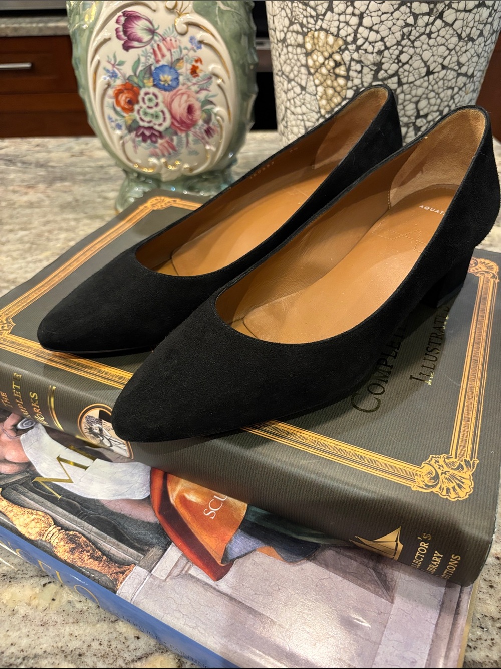EUC Aquatalia Pasha 40mm Block Heel Pumps in Black Suede Sz 7.5 / EU 38 - Picture 9 of 13